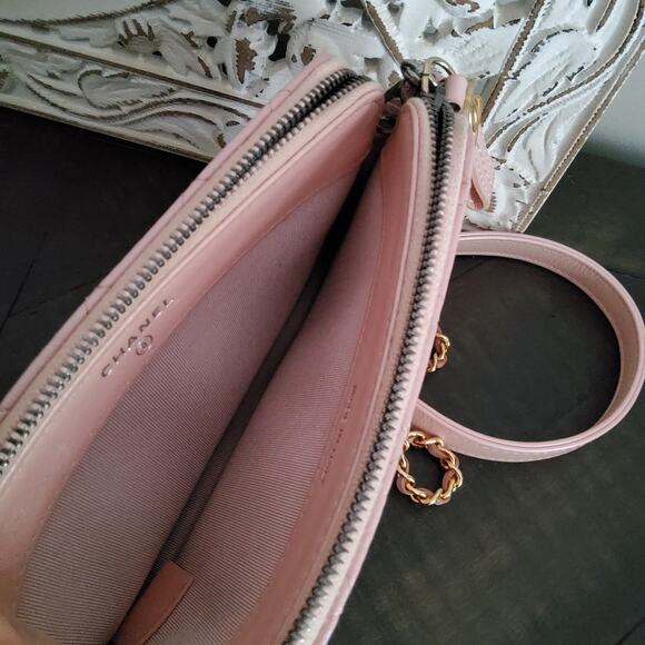 Chanel Gabrielle Clutch with Chain Crossbody Quilted Lambskin Iridescent Pink - Picture 11 of 16